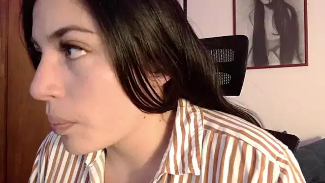 Honey_Aynur20 from StripChat is Freechat