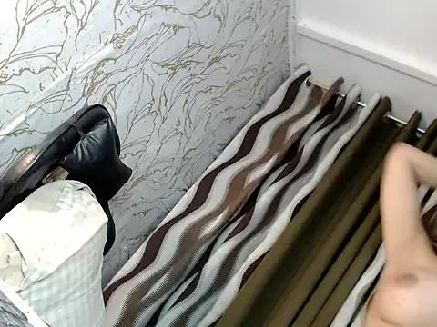 Honey_Swellens from StripChat is Freechat