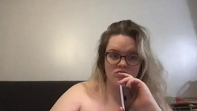 honeyyy24 from StripChat is Freechat