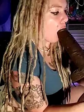 Horny_hippie from StripChat is Freechat