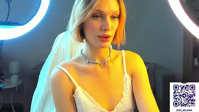 Ice_Strawberry from StripChat is Freechat
