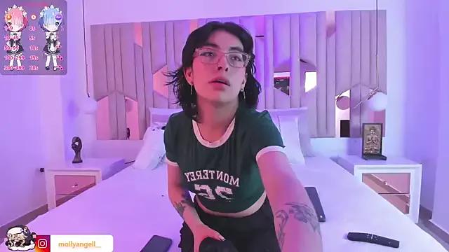 Girls: try live performances with matured performers, from dancing to quirks, in a variety of beautiful sex cams.