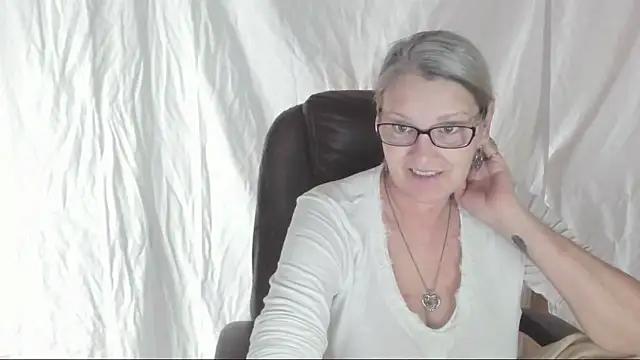 irinamaux on StripChat 