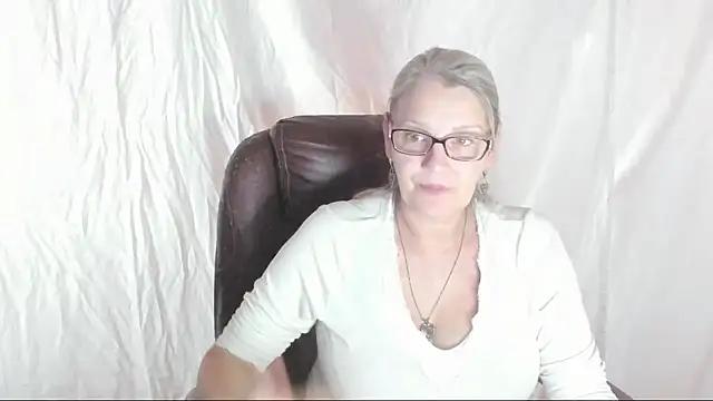 irinamaux on StripChat 