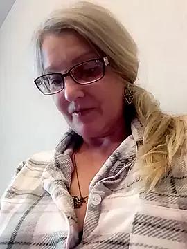 irinamaux on StripChat 