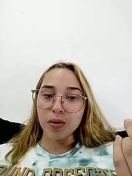 iris3019 on StripChat 