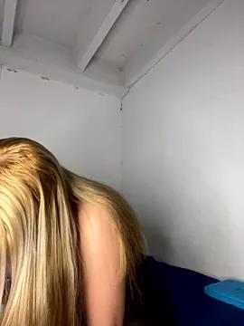iris3019 on StripChat 