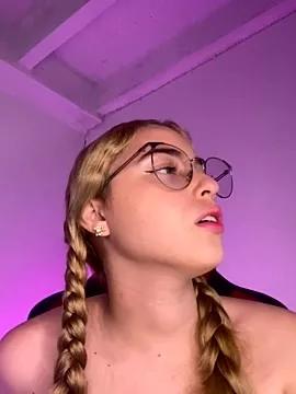iris3019 on StripChat 