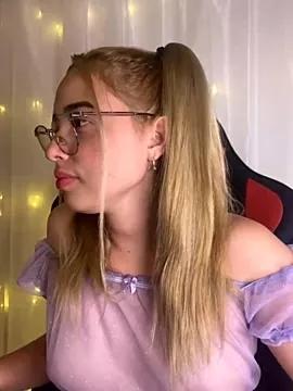 iris3019 on StripChat 