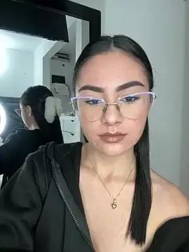 IrisBrowm from StripChat