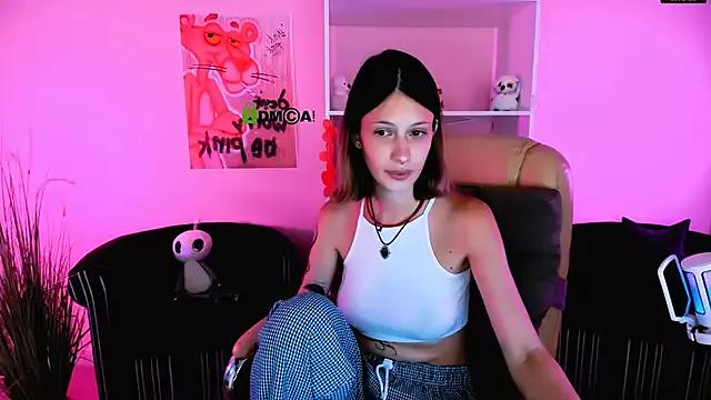 isa_luxury from StripChat is Freechat