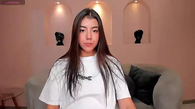 IsabellaKroft from StripChat is Freechat
