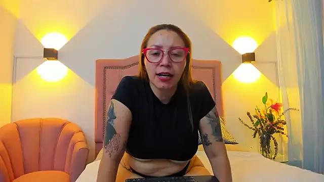 IsisDuzan from StripChat