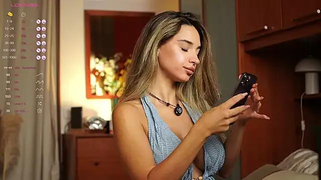 ItalianGirl from StripChat is Freechat