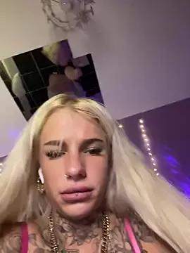 jazzy-bee from StripChat