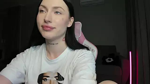 JenniferQueen11 from StripChat