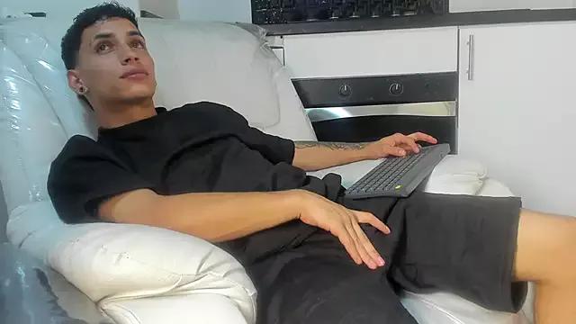 JhoanLeandro from StripChat is Freechat
