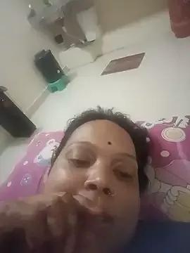 JuicyJaanu from StripChat is Freechat