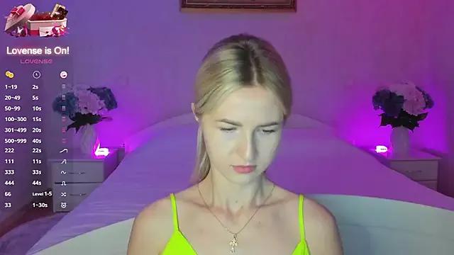 Julie_Blaze from StripChat is Freechat