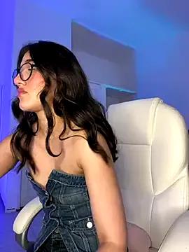 julieta_jhonss from StripChat is Freechat