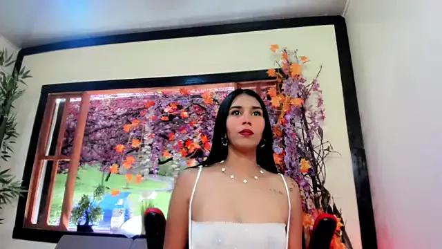 Juliette_Miel from StripChat is Freechat