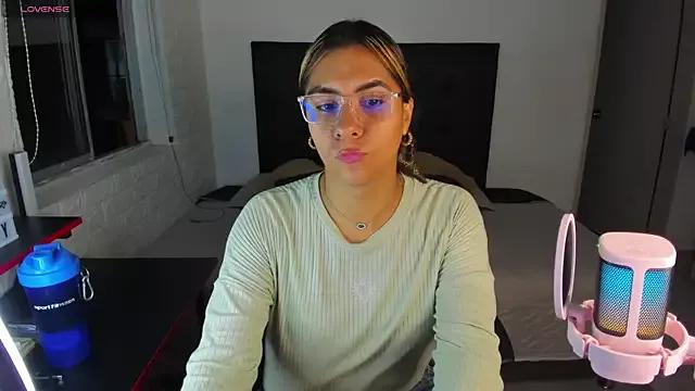 Kamilasalazar webcams show profile image 