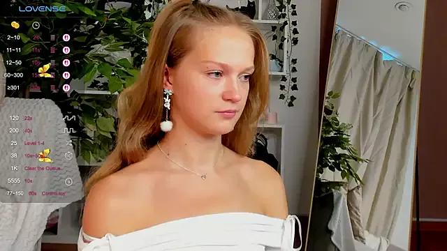 Kara_smalltits from StripChat is Freechat