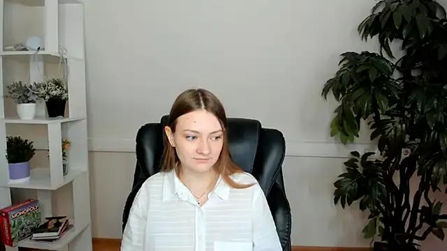 KarenGreen from StripChat is Freechat