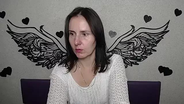 KarinaSwann from StripChat is Freechat