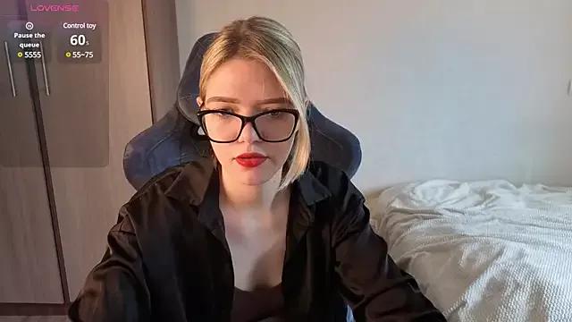 KatanaSVibe from StripChat