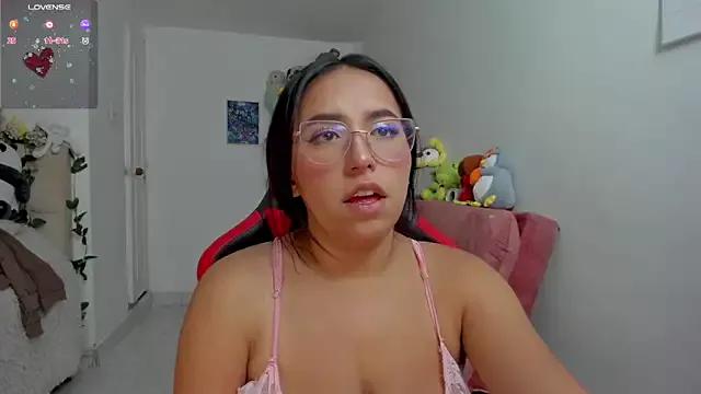 Katie_bell from StripChat is Freechat