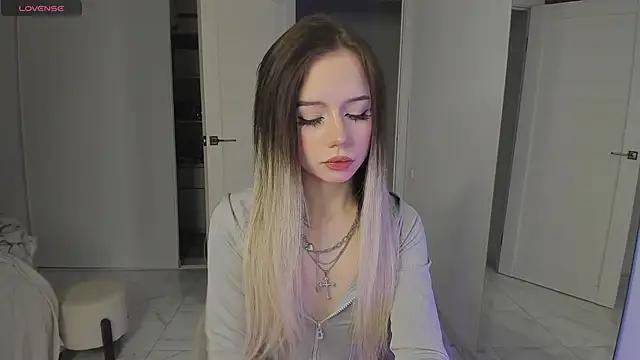 KellyBarton from StripChat