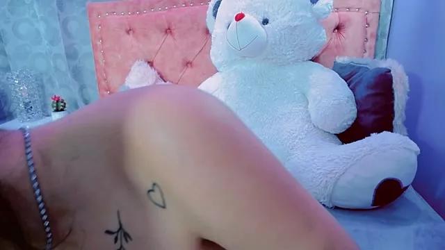 KellySanders18 from StripChat