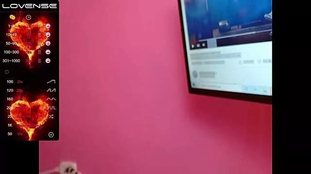 KellySanders18 from StripChat