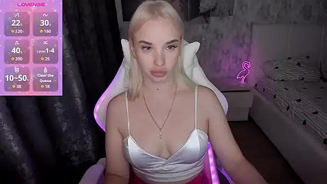 KiraKrox from StripChat is Freechat