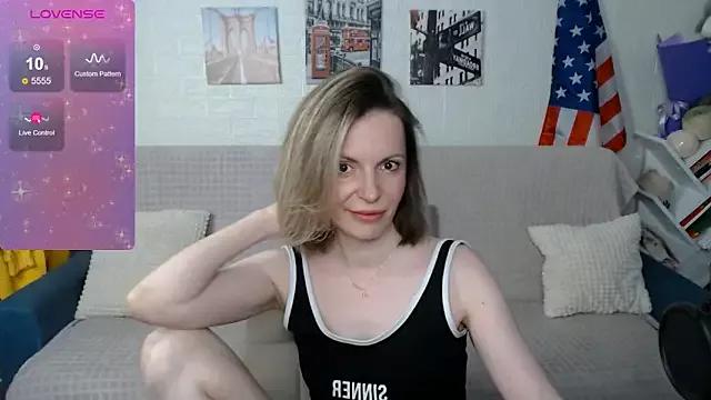 kiramarta from StripChat is Freechat
