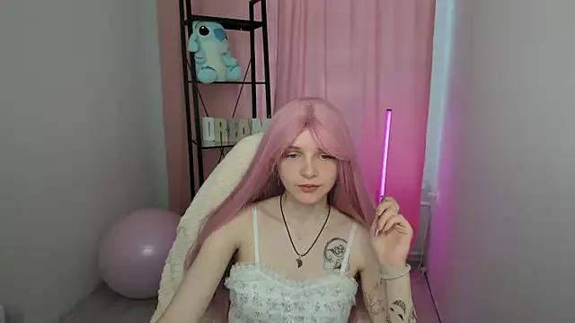 KiraMountrays from StripChat is Freechat