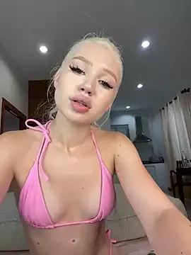Kiss_Avrora_ from StripChat is Freechat
