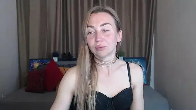 Kiss_julli88I from StripChat