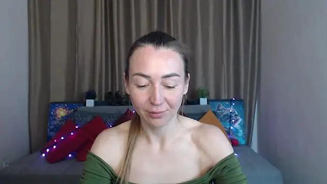 Kiss_julli88I from StripChat
