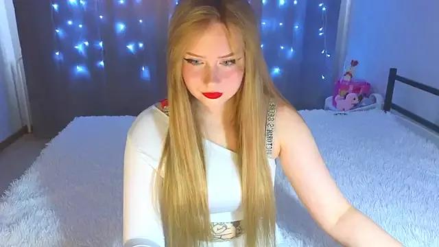 kitten_kiss from StripChat