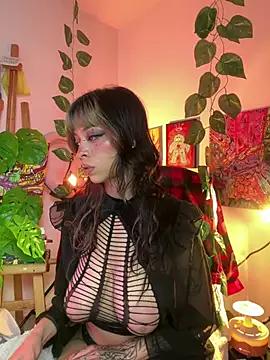 Kitty_arts from StripChat