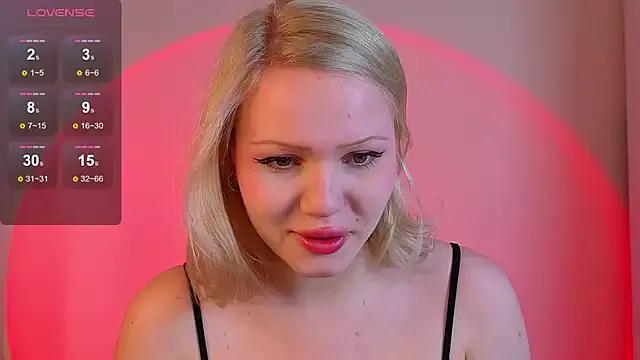 kitty_holly from StripChat