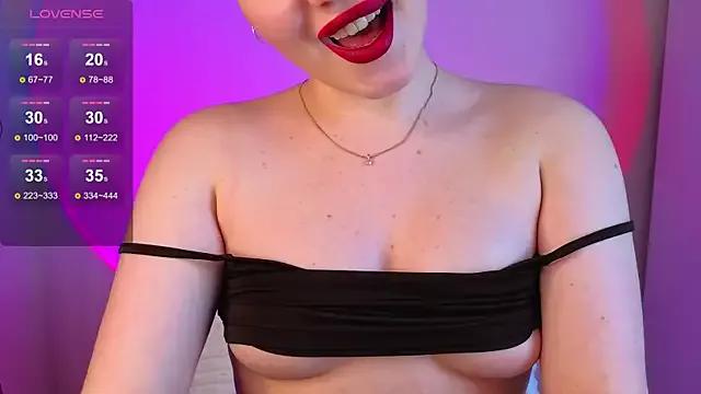 kitty_holly from StripChat