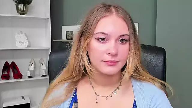 kitty_valeria from StripChat