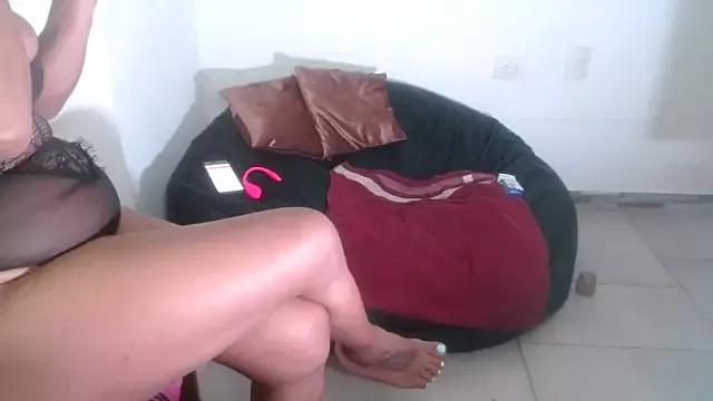kristalLawren from StripChat is Freechat