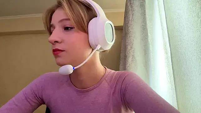 l_i_s_a_blond from StripChat is Freechat