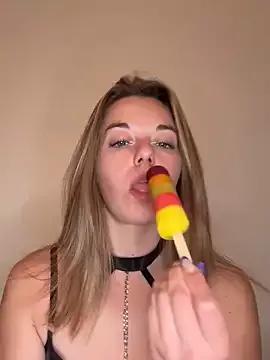 Photos of La_ptite_blonde from StripChat is Freechat