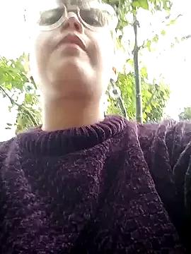 lara_moon25 from StripChat