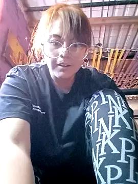lara_moon25 from StripChat